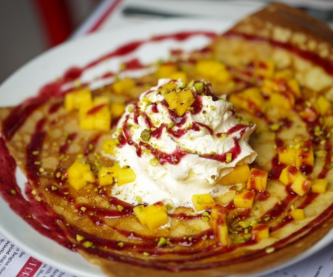 Mango crepe