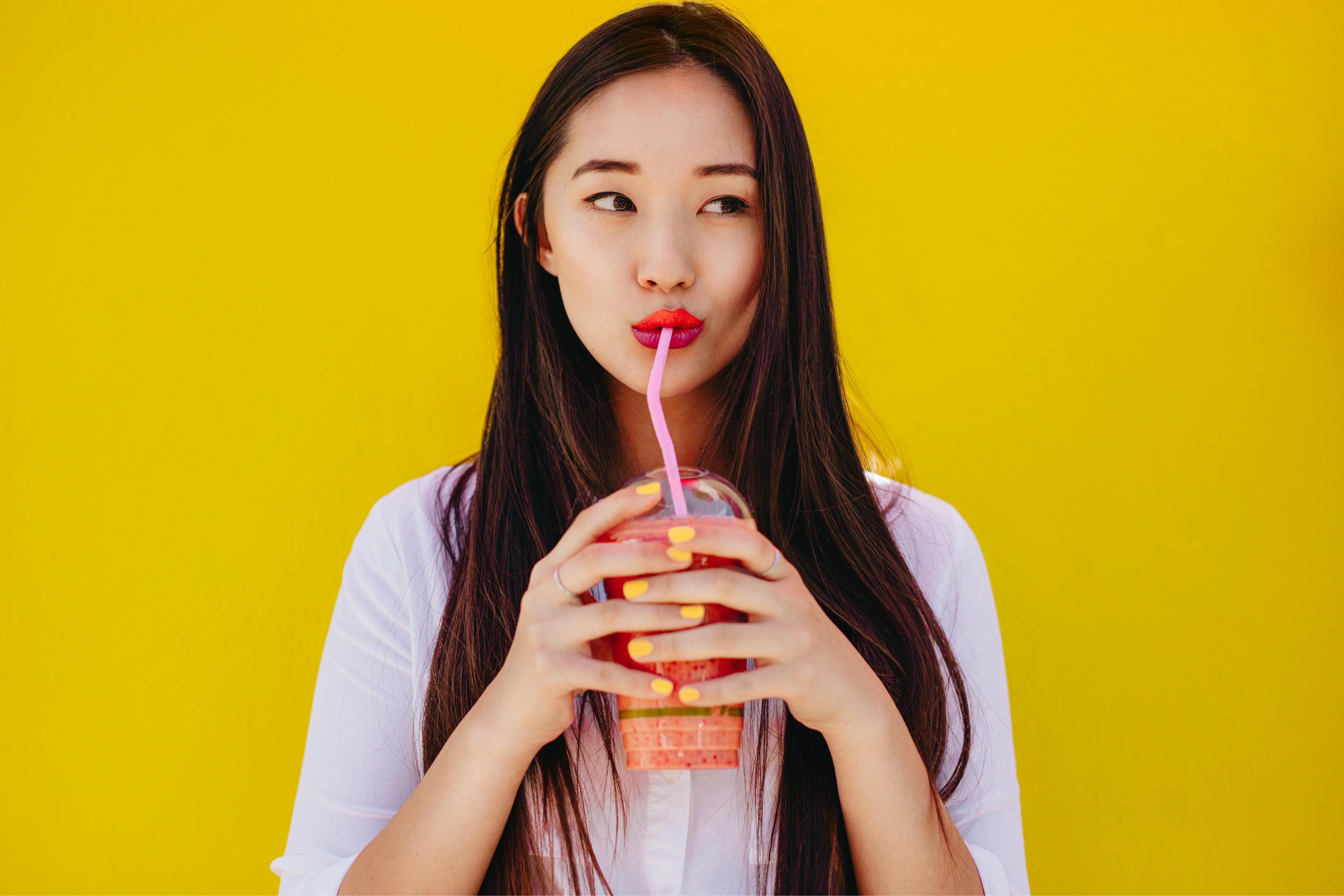 gateway-women-drinking-smoothie