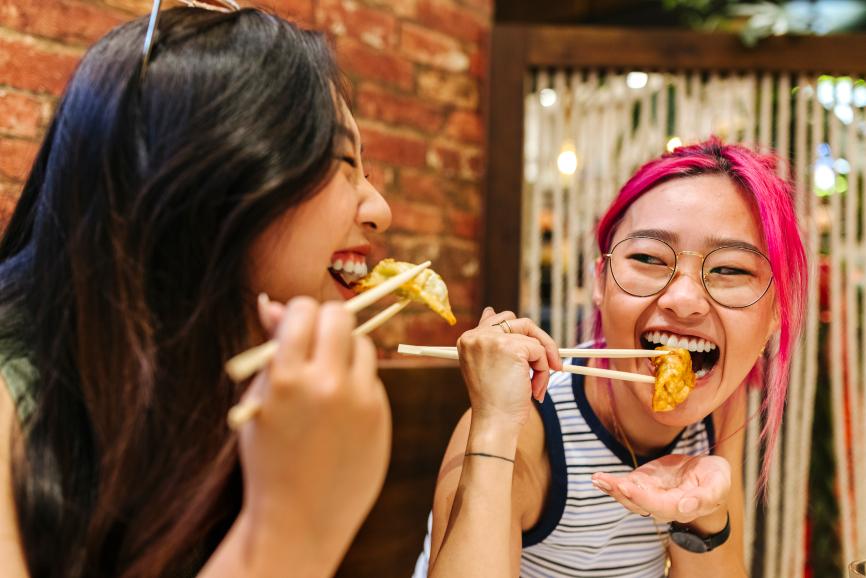 gateway-girls-eating